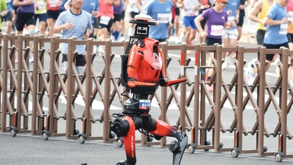 Robô Humanoide Quebra Recorde na Meia Maratona: O Futuro Chegou!