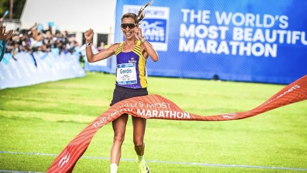 Two Oceans Marathon 2026: Vitória Épica de Gerda Steyn e Revelação de Arthur Jantjies