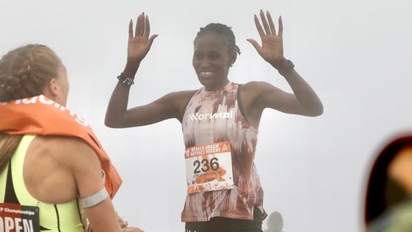 Joyce Njeru Broken Arrow Ascent: O Segredo da Vitória