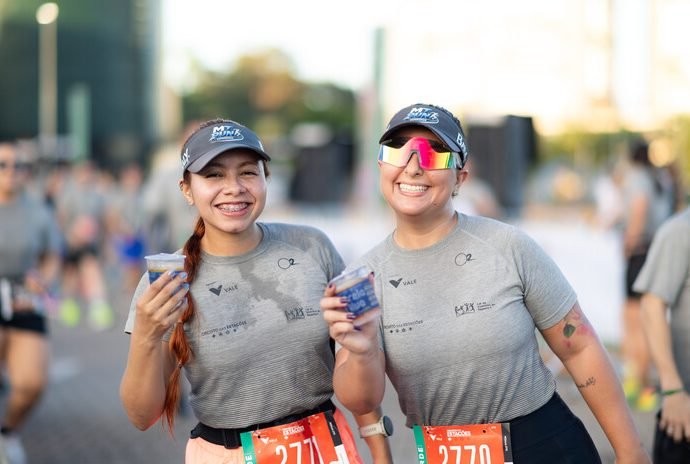 Hidratação na Corrida: Água, Isotônico ou Gel? Guia Essencial