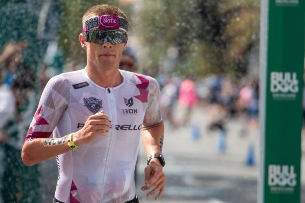 A Estratégia dos Carboidratos: O Segredo dos Pros do Ironman para Corredores