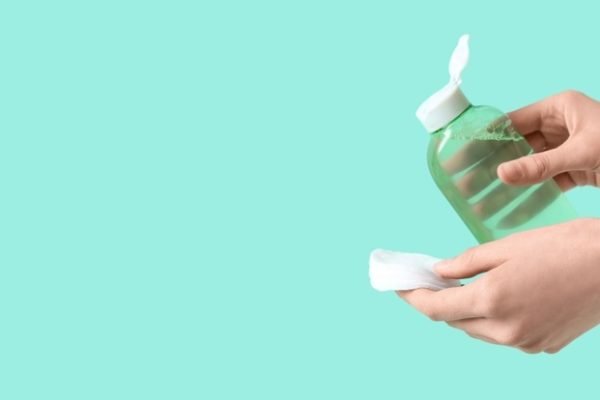 Água Micelar: Guia Completo dos Benefícios e Usos