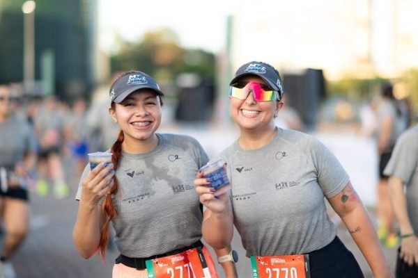 Hidratação na Corrida: Água, Isotônico ou Gel? Guia Essencial