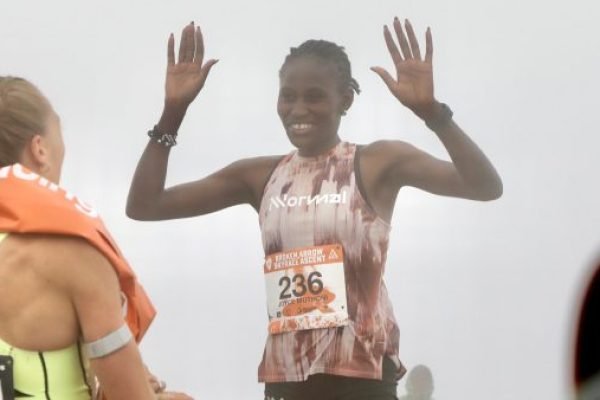 Joyce Njeru Broken Arrow Ascent: O Segredo da Vitória