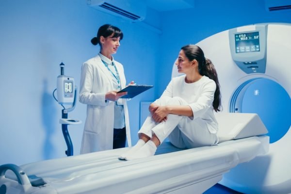 Ressonância Magnética Dor nas Costas: Guia Definitivo 2025