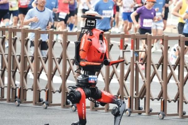 Robô Humanoide Quebra Recorde na Meia Maratona: O Futuro Chegou!