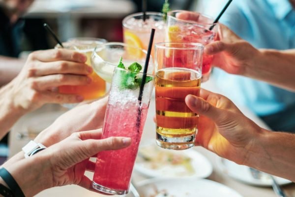 Troque Seu Coquetel por um Mocktail Funcional: O Segredo da Recuperação para Corredores