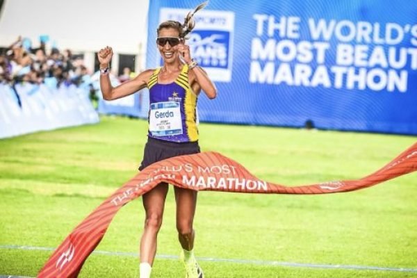 Two Oceans Marathon 2026: Vitória Épica de Gerda Steyn e Revelação de Arthur Jantjies